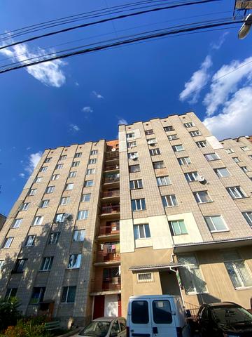 Чорновола вул., 62