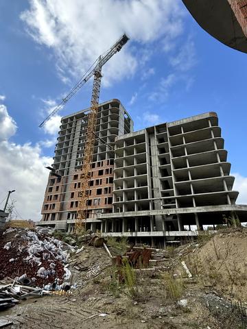 Івана Миколайчука вул., 38