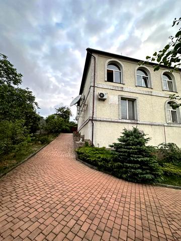 Флотська вул., 10