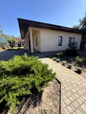 Центральна вул.