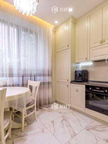 Конституції пл., 20