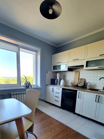 Набережна Перемоги вул., 118