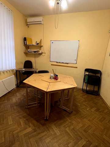 Монастирська вул. (Володарського), 3