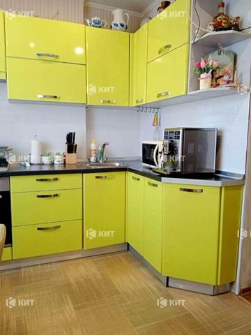 Квартальна вул., 11