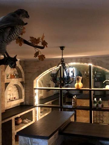 молодіжна, 25