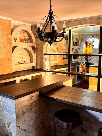 молодіжна, 25