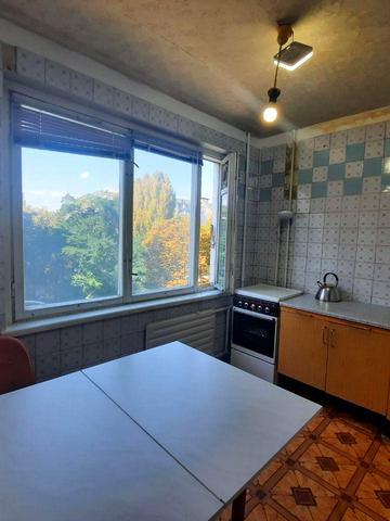 Гната Юри вул., 12