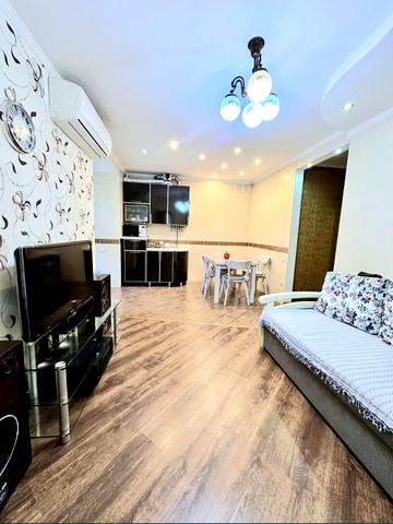 Миру просп. (Леніна), 8а