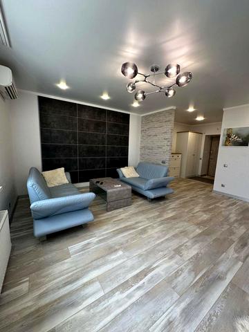 Вокзальна вул., 56