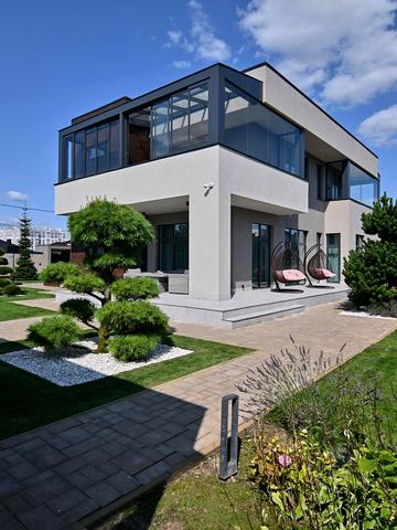 Єфремова, 17