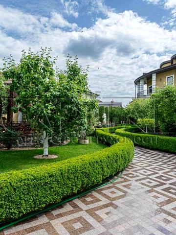 Богатирська вул., 1