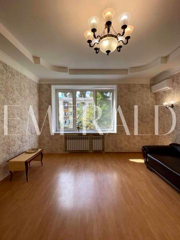 Митрофана Довнар-Запольського вул., 4