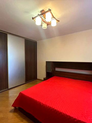 Святошинська пл., 1