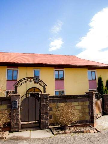 Ціну знижено! Продаємо велику 120 м 3х кімнатну квартиру Поляна Закарп