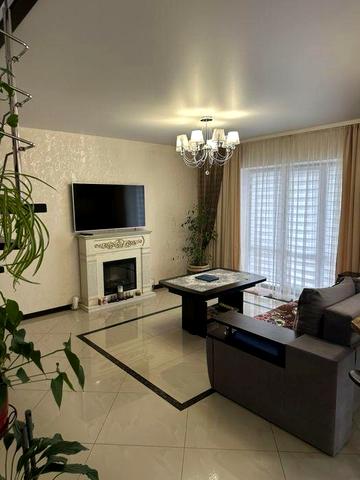 Продається розкішна 3 кімнатна квартира. Повна комплектація.Все якісне