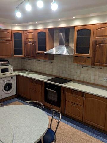 Чудова трикімнатна квартира на вул. В. Нестайко 8, м. Лівобережна