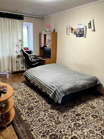 Покровська вул., 8