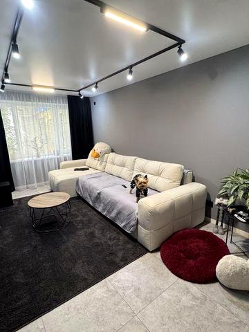 Продам 3-х комнатную Элитную квартиру в самом центре Павлограда. ЖК Микрорайон Советский