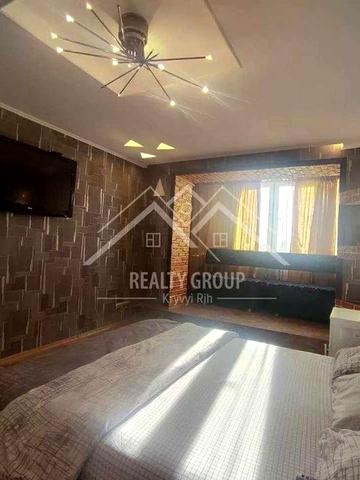 Оренда двокімнатної квартири-студії в самому центрі на 95-му кварталі.