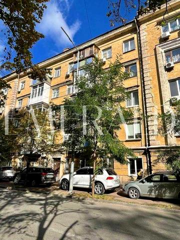 3к. сталінка біля метро КПІ. Автономне опалення + гараж