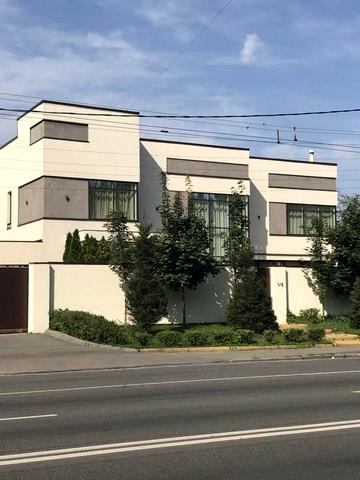 Івана Виговського вул. (Маршала Гречка), 1