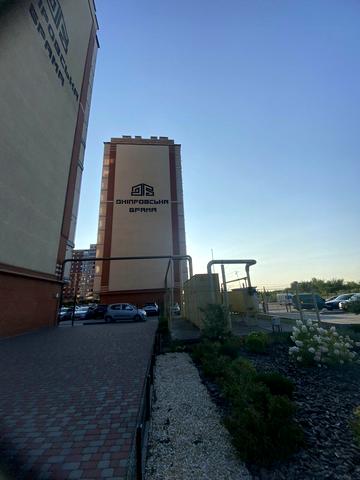 Володимирська вул., 1