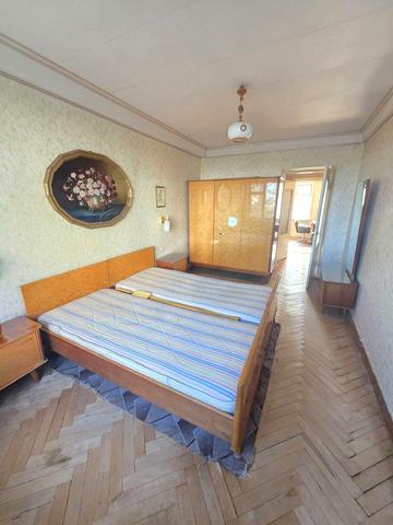 Нагірна вул., 12