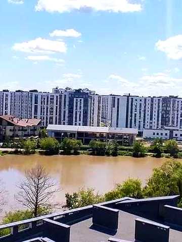 Продається квартира з видом на озеро ЖК озеро