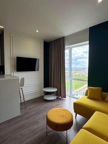 Студентська вул., 18