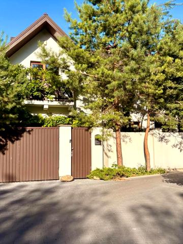 Канівська вул., 22а