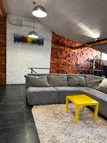 Двірська вул., 33