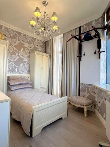 Дмитра Яворницького просп. (Карла Маркса), 3