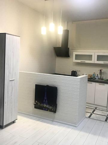 Парусна вул. (Героїв Сталінграду), 1