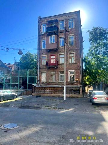 Продам 4 ком. квартиру переулок Щепной, между Базарной и Успенской