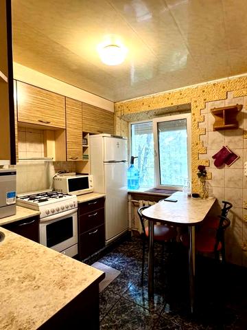 Автобуду вул., 8