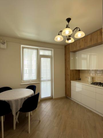 Залізнична вул., 13