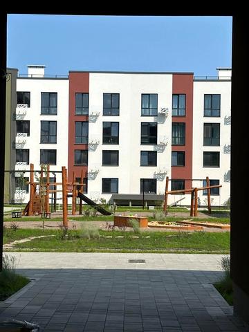 Молодіжна, 1