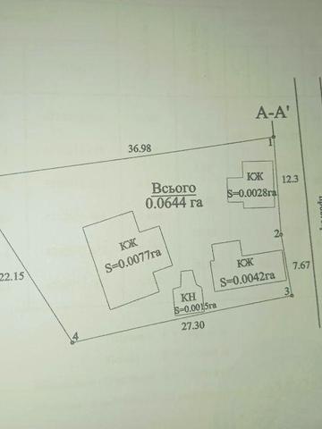 Продається будинок з господарськими будівлями