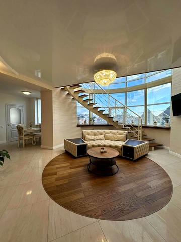 Володимира Великого вул., 9