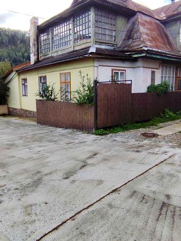 Продається квартира. 62 м2. Яремче. Центр. Ділянка. Газ. Гори.