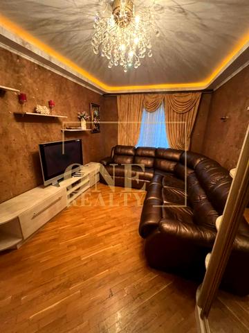 Європейського Союзу просп. (Правди), 19-А