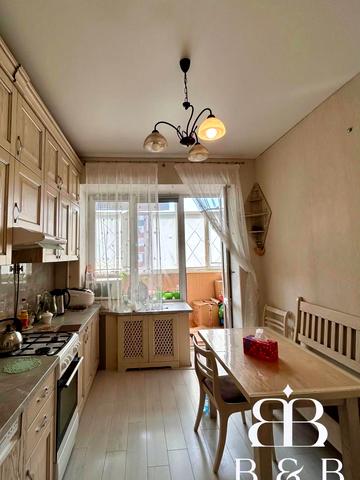 Тополина вул., 16