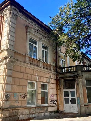 Івана Франка вул., 35