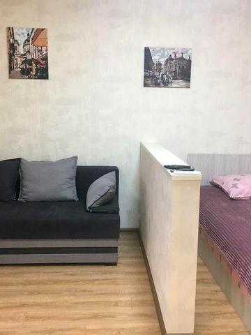 Нова квартира у самому центрі. Автономне опалення, паркінг.