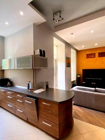 Заньковецької вул., 6