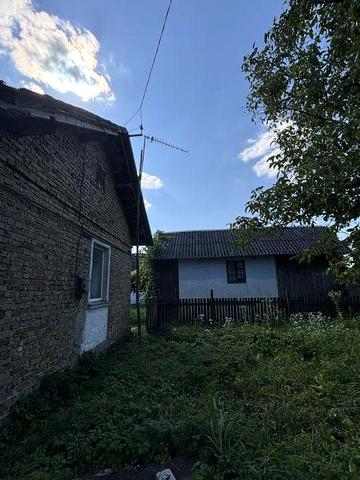 Житловий будинок з присадибною ділянкою