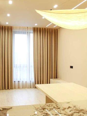 Київська набережна вул., 1