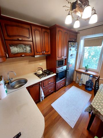 Квітнева вул., 4