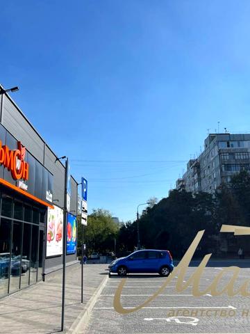 Будівельників бульв., 17