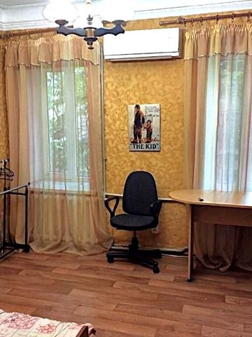 Різовська вул., 6